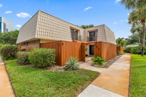 1700 Embassy Drive 204, West Palm Beach