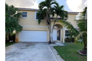 290 Sw 100 Terrace, Pembroke Pines