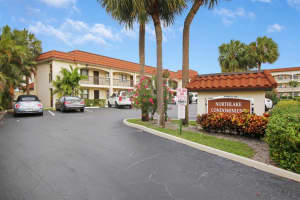 309 Lake Circle 201, North Palm Beach