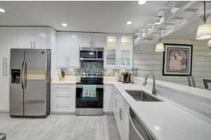 555 Banyan Tree Lane 11, Delray Beach