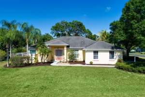 1064 Sw Sand Oak Drive, Palm City