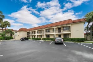 312 Lake Circle 208, North Palm Beach