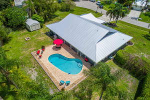 684 Sw Woodside Drive, Palm City