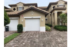 8054 Nw 128th Lane 8-b, Parkland