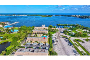 702 Ne 20th Lane, Boynton Beach