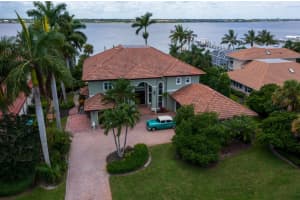 2362 Nw Bay Colony Court, Stuart