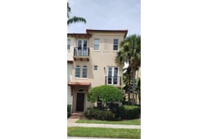 28 Via Floresta Drive, Boca Raton
