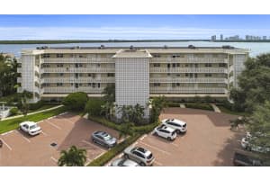 60 Yacht Club Drive 103, North Palm Beach