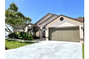 1276 Waterway Cove Drive, Wellington
