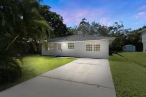 604 Sw 11th Court, Palm City