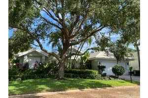 105 Pembroke Drive, Palm Beach Gardens