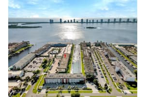 124 Shore Court 204, North Palm Beach