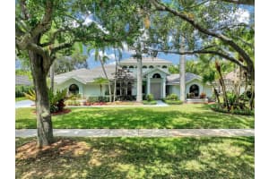 2310 Rabbit Hollowe Circle, Delray Beach