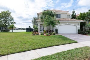 8722 S San Andros
