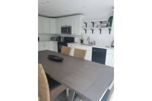 572 Se 20th Avenue 3, Deerfield Beach