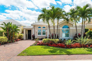 104 Coral Cay Drive, Palm Beach Gardens