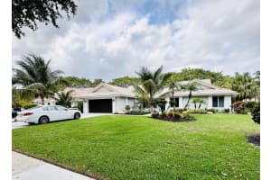 2215 Sw 12th Place