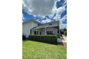 1542 N Lawnwood Circle 37, Fort Pierce