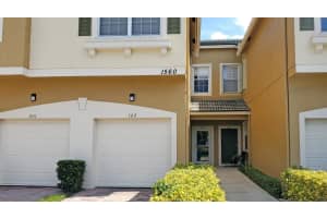 1560 Se Wilshire Place 102, Stuart