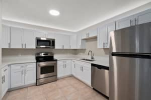 1542 N Lawnwood Circle 37, Fort Pierce