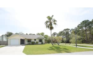 4202 Se Satinleaf Place, Stuart