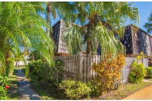 465 E Waverly Place 8d, Vero Beach