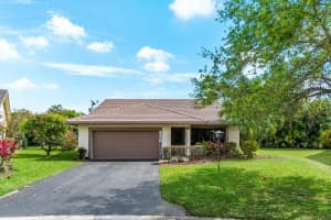 1460 Lakeview Circle, Coral Springs