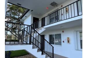 3075 E Gardens East Drive 32, Palm Beach Gardens