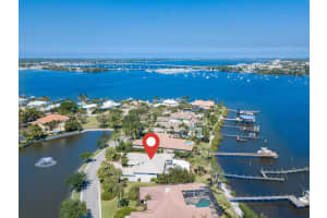 761 Sw Bay Pointe Circle, Palm City