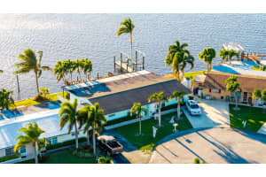 140 Sw Hideaway Place, Stuart