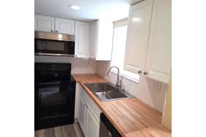 1501 Crescent Circle D32, Lake Park