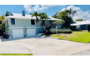 681 Sw Woodside Court, Palm City