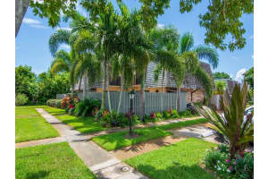 330 S Waverly Place 10, Vero Beach