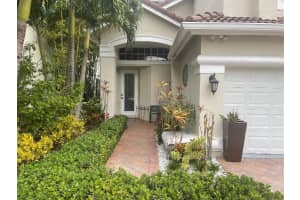 717 Natures Cove Road, Dania Beach