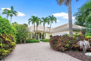 122 Chasewood Circle, Palm Beach Gardens