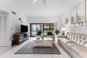 10 Via De Casas Sur 104, Boynton Beach