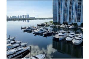 17211 Biscayne Boulevard 12, Aventura