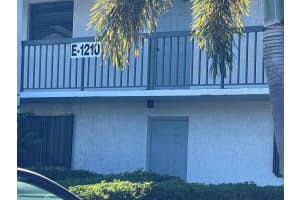 1210 Se Parkview Place 3, Stuart