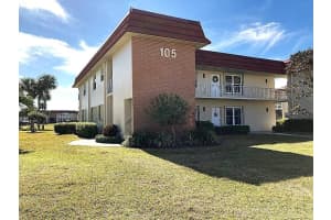 105 Springlake Court 207, Vero Beach