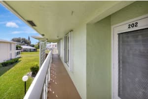 1670 Nw 18th Avenue 202, Delray Beach