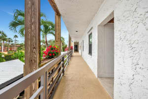 1950 Sw Palm City Road 4-203, Stuart