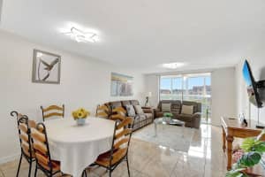 9261 Sunrise Lakes Boulevard 210, Sunrise