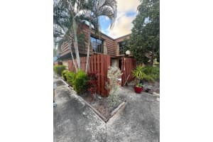 1458 N Lawnwood Circle 23a, Fort Pierce