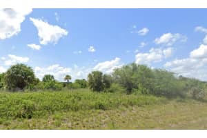 305 Houston Place, Labelle