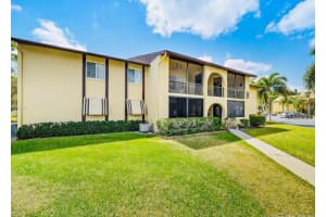 334 Pine Ridge Circle D-2, Greenacres