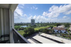 2000 Presidential Way 1105, West Palm Beach
