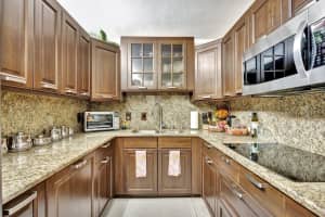 1605 Sw Silver Pine Way 110-d1, Palm City