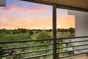 3951 Via Poinciana 512, Lake Worth