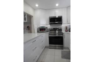 725 Lori Drive 306, Palm Springs