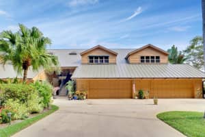102 Se Crestwood Circle, Stuart